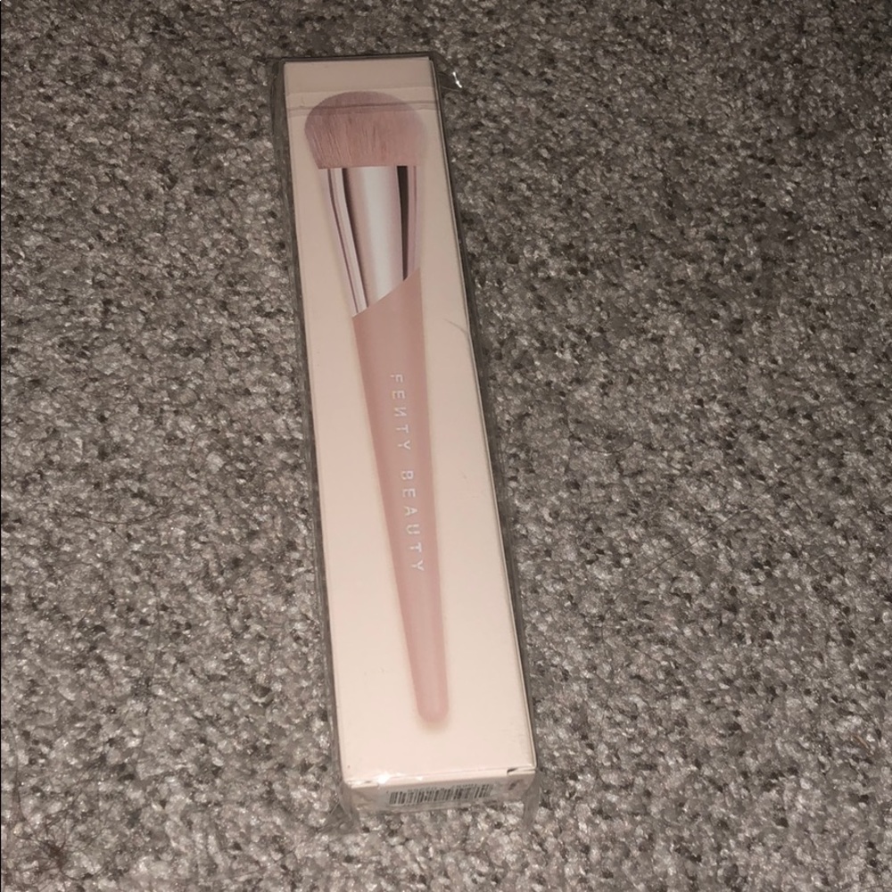 Fenty brush